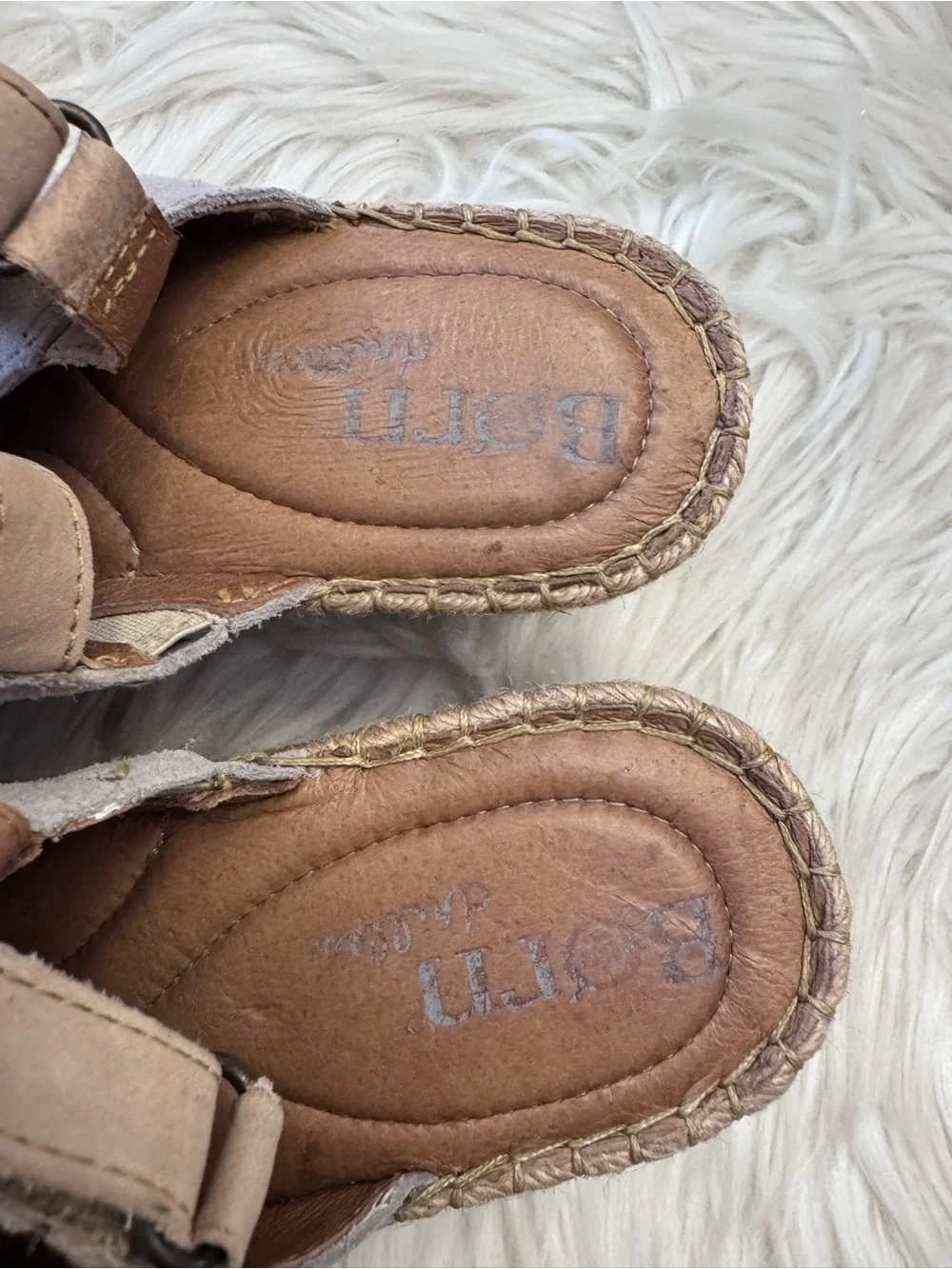 Born Size 9 Closed Toe Slingback Wedge Espadrille Heels Comfort Shoe Suede